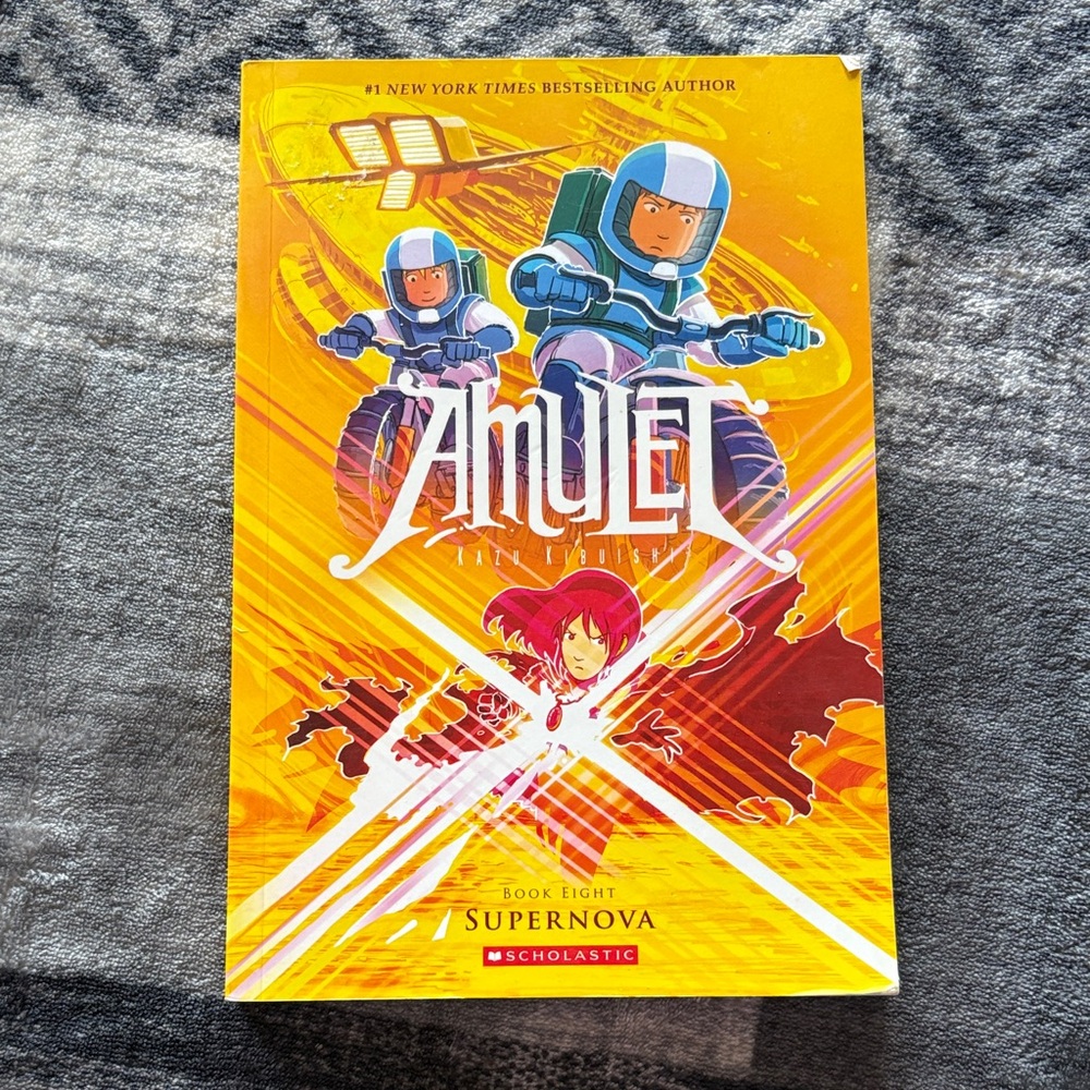 🦋Scholastic Amulet Book Eight: Supernova - Yellow and Blue Cover